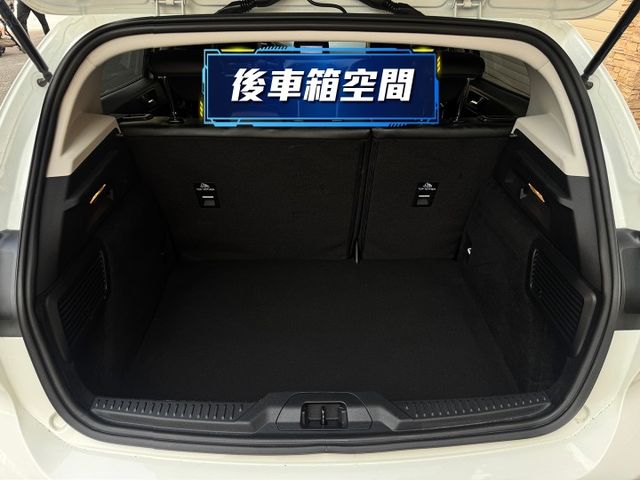 ★挑戰全台最低價~年底車12月出廠，最美白色系，認證車原鈑件，盲點.定速.CARPLAY導航.倒車顯影.防滑，可全額貸★  第20張相片