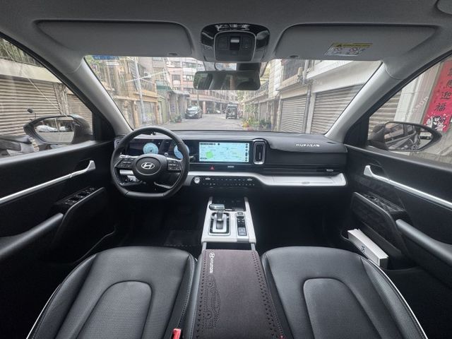 ★未滿一年車僅跑6千~最頂規GLC版，認證車原鈑件，全台最低價，全景天窗.感應尾門.LV2.環景影像.盲點，原廠保固中★  第5張相片