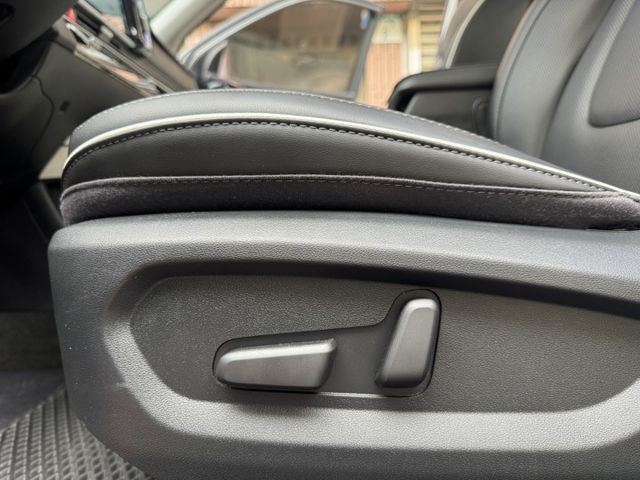 ★未滿一年車僅跑6千~最頂規GLC版，認證車原鈑件，全台最低價，全景天窗.感應尾門.LV2.環景影像.盲點，原廠保固中★  第7張相片