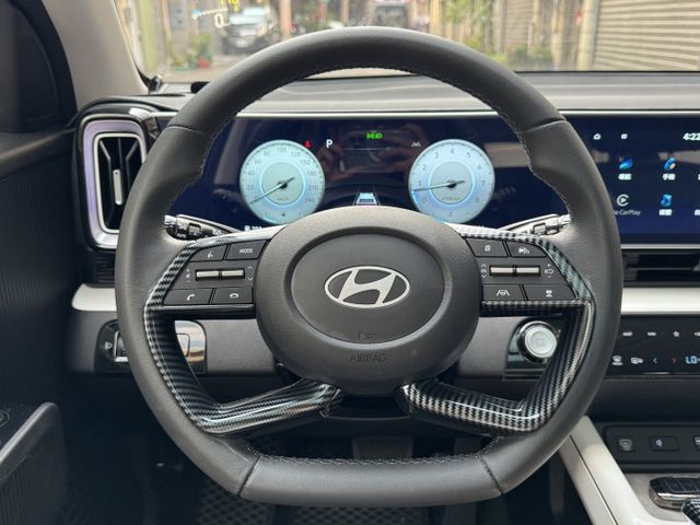 ★未滿一年車僅跑6千~最頂規GLC版，認證車原鈑件，全台最低價，全景天窗.感應尾門.LV2.環景影像.盲點，原廠保固中★  第10張相片