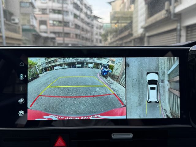 ★未滿一年車僅跑6千~最頂規GLC版，認證車原鈑件，全台最低價，全景天窗.感應尾門.LV2.環景影像.盲點，原廠保固中★  第15張相片