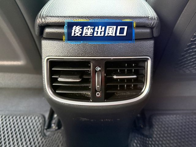 ★末代ELANTRA超低里程+升級影音全配~定速.防滑系統.6氣囊.導航.倒車顯影.CARPLAY，認證車原鈑件可全貸★  第10張相片