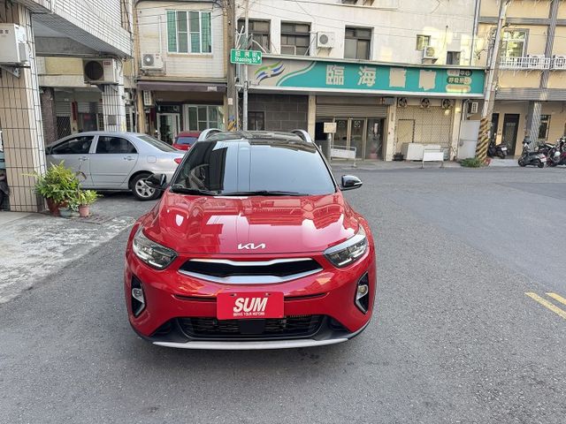 ★1.0渦輪油電高規驚艷版~挑戰全台最低價，IKEY.雙色套件.LV2.盲點.CARPLAY，認證車原鈑件，原廠保固中★  第17張相片