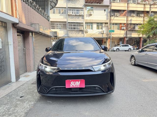 ★全程原廠保養/該換都已換~底盤猶如新車無聲無息，內裝外觀非常美觀，全車原鈑件認證車，開過電動車就回不去了★  第9張相片