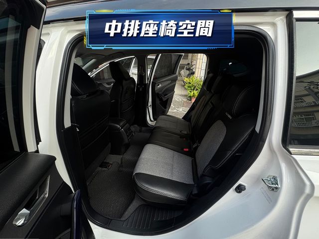 ★改款NEO車型外表更好看~僅跑4萬多雙色黑車頂，IKEY.環景.ACC.電尾門.盲點.CARPLAY.HUD，原鈑件★  第4張相片