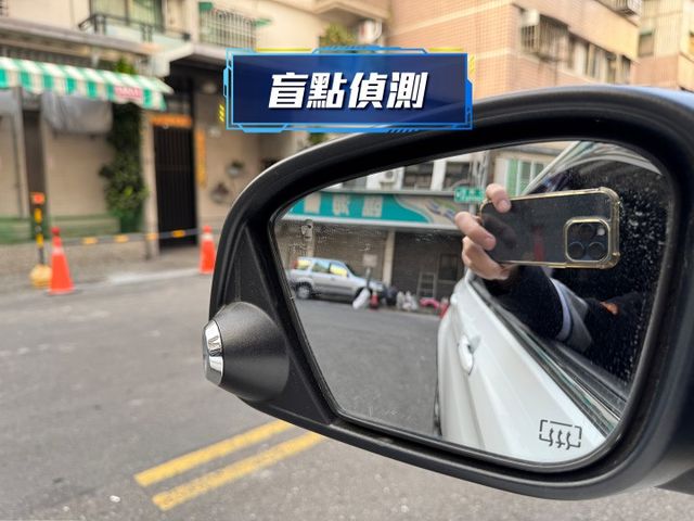 ★改款NEO車型外表更好看~僅跑4萬多雙色黑車頂，IKEY.環景.ACC.電尾門.盲點.CARPLAY.HUD，原鈑件★  第14張相片