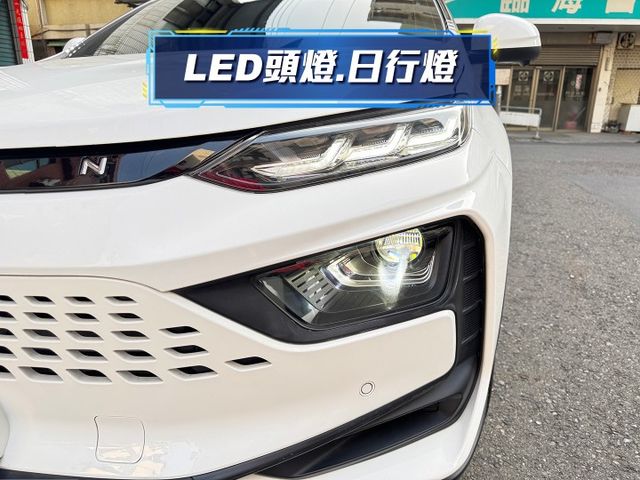 ★改款NEO車型外表更好看~僅跑4萬多雙色黑車頂，IKEY.環景.ACC.電尾門.盲點.CARPLAY.HUD，原鈑件★  第19張相片