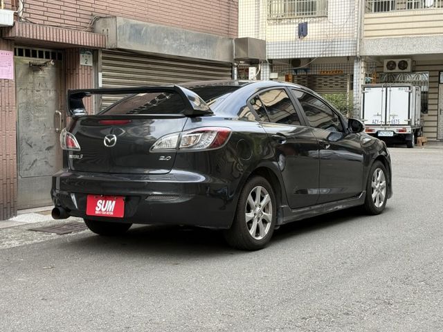 ★超帥四門馬三~認證車原鈑件，里程跑少，升級影音全配，HID.換檔撥片.導航.CARPALY.倒車顯影.HUD，可全貸★  第2張相片