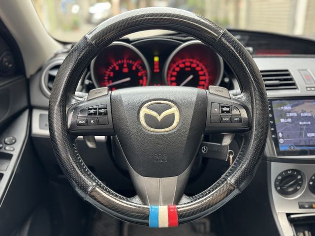 ★超帥四門馬三~認證車原鈑件，里程跑少，升級影音全配，HID.換檔撥片.導航.CARPALY.倒車顯影.HUD，可全貸★  第6張相片