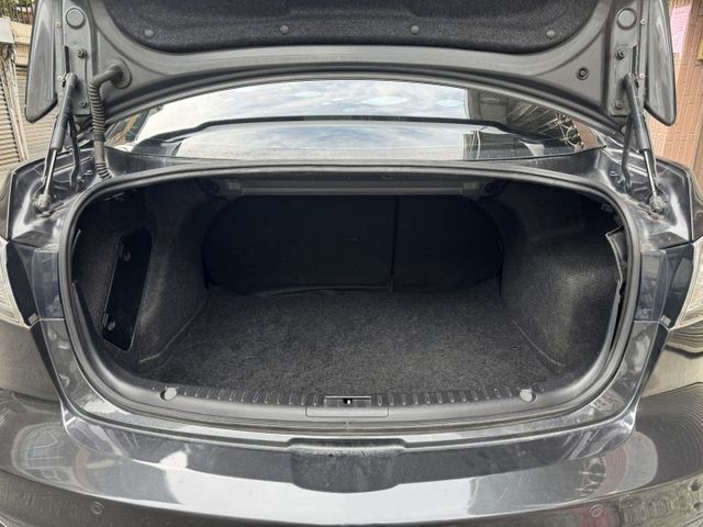★超帥四門馬三~認證車原鈑件，里程跑少，升級影音全配，HID.換檔撥片.導航.CARPALY.倒車顯影.HUD，可全貸★  第20張相片