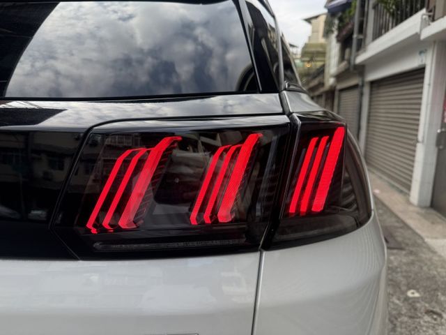 ★秒殺價1.6渦輪GT版~僅跑1.6萬，認證車原鈑件，IKEY.LV2.記憶電動椅.感應尾門.盲點.數位儀錶，原廠保固★  第17張相片