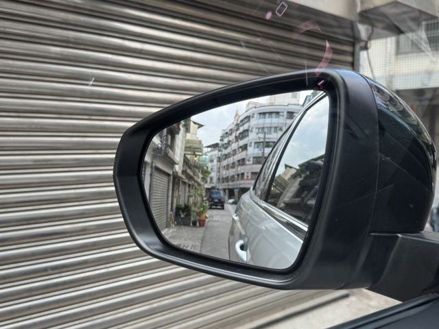 ★秒殺價1.6渦輪GT版~僅跑1.6萬，認證車原鈑件，IKEY.LV2.記憶電動椅.感應尾門.盲點.數位儀錶，原廠保固★  第18張相片