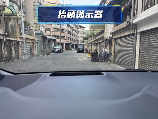 ★超美旗艦版+精裝影音特仕~僅跑2.8萬，認證車原鈑件~電動椅.盲點.HUD.換檔撥片.導航.CARPLAY，可全貸★  第10張相片