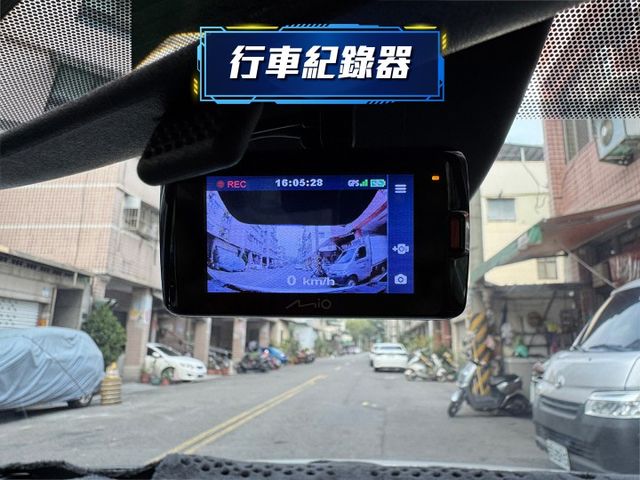 ★超美旗艦版+精裝影音特仕~僅跑2.8萬，認證車原鈑件~電動椅.盲點.HUD.換檔撥片.導航.CARPLAY，可全貸★  第12張相片