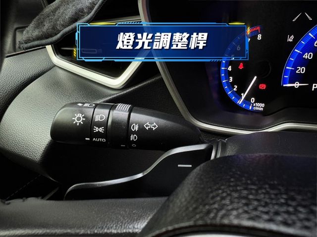 ★超美旗艦版+精裝影音特仕~僅跑2.8萬，認證車原鈑件~電動椅.盲點.HUD.換檔撥片.導航.CARPLAY，可全貸★  第13張相片