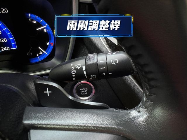 ★超美旗艦版+精裝影音特仕~僅跑2.8萬，認證車原鈑件~電動椅.盲點.HUD.換檔撥片.導航.CARPLAY，可全貸★  第14張相片