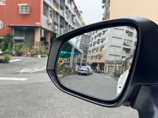 ★秒殺特價中~稀有GR運動版+10萬精裝特仕，認證車原鈑件，IKEY.LV2.環景.導航.CARPLAY.HUD.盲點★  第17張相片