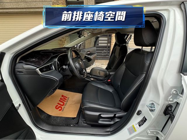 ★稀有尊爵版+10萬精裝特仕~僅跑2萬，環景影像.導航.LED.IKEY.盲點.CARPLAY，認證車原鈑，原廠保固中★  第3張相片
