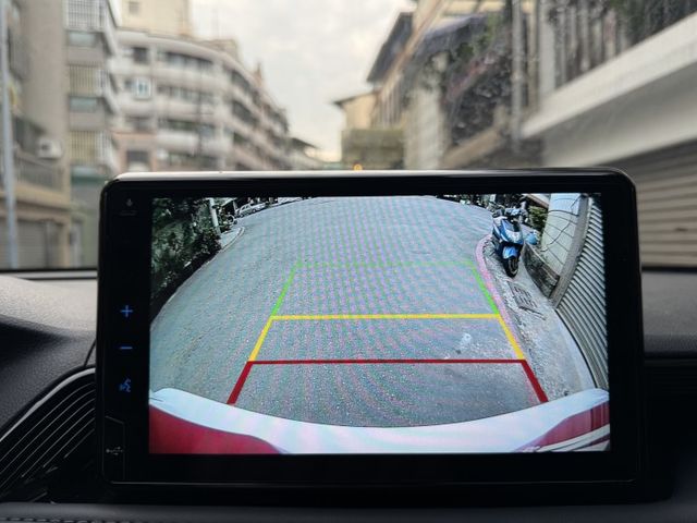 ★最頂規潮玩版僅跑1萬多~認證車原鈑件，全台最優惠，IKEY.腳踢尾門.LV2.盲點.LED.CARPLAY，原廠保固★  第12張相片