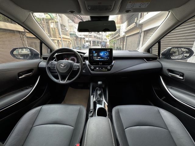 ★高規豪華版~僅跑1萬多低里程~IKEY.LV2.CARPLAY導航.恆溫，類新車最好照顧的顏色，認證車原鈑，原廠保固★  第5張相片