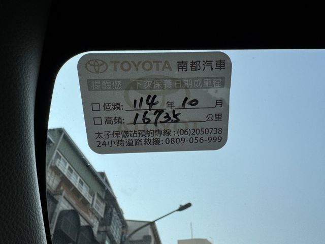 ★高規豪華版~僅跑1萬多低里程~IKEY.LV2.CARPLAY導航.恆溫，類新車最好照顧的顏色，認證車原鈑，原廠保固★  第7張相片