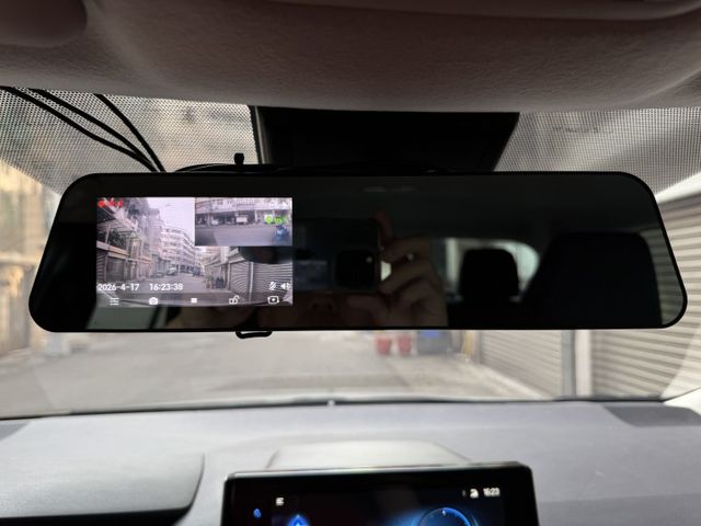★高規豪華版~僅跑1萬多低里程~IKEY.LV2.CARPLAY導航.恆溫，類新車最好照顧的顏色，認證車原鈑，原廠保固★  第12張相片