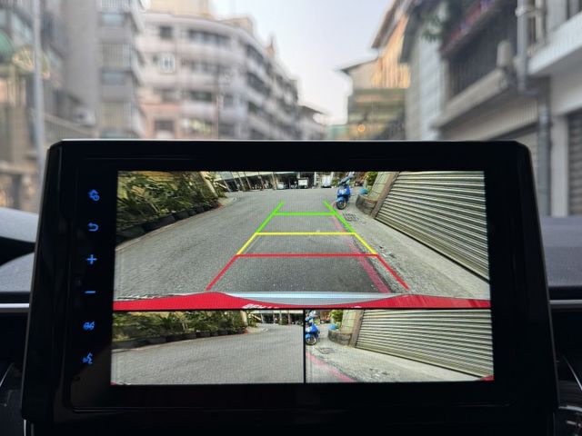 ★高規豪華版~僅跑1萬多低里程~IKEY.LV2.CARPLAY導航.恆溫，類新車最好照顧的顏色，認證車原鈑，原廠保固★  第13張相片