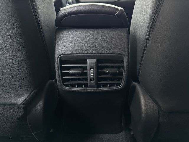 ★高規豪華版~僅跑1萬多低里程~IKEY.LV2.CARPLAY導航.恆溫，類新車最好照顧的顏色，認證車原鈑，原廠保固★  第17張相片