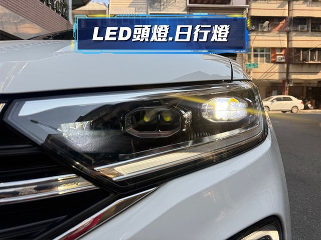 ★超美低里程1.5渦輪高規SD版+選配雙色套件/電子後視鏡~僅跑2萬，IKEY.盲點.LV2.電尾.記憶電動椅，原鈑件★  第18張相片