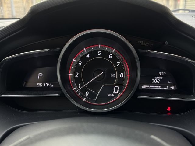 ★僅跑9萬低里程認證車~4門頂級款+升級魂動紅/導航/電子後視鏡~HID頭燈.定速.IKEY.盲點.6氣囊，可全額貸款★  第8張相片