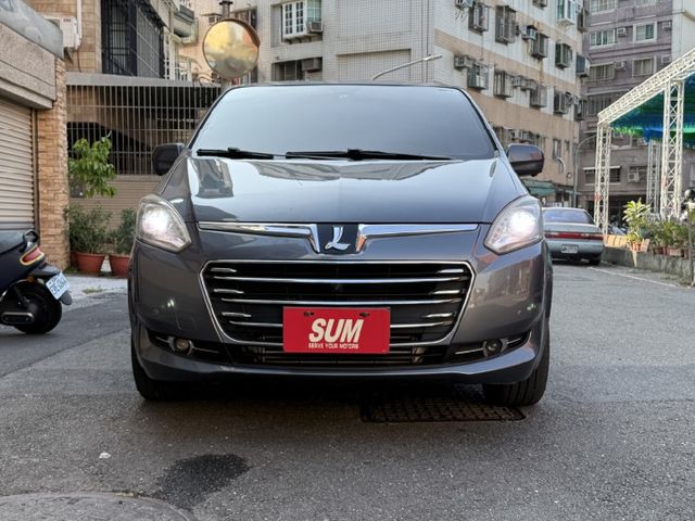 ★超高CP值七人商務休旅車高階尊爵版~僅跑8萬，環景影像.電動滑門.HID頭燈.IKEY.定速，認證車原鈑件，可全額貸★  第17張相片