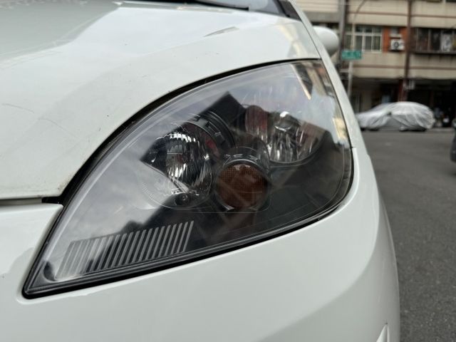 ★大特價B&W特仕版~僅跑11萬，認證車原鈑件，雙色內裝/特仕外觀，省油低稅好開，代步車最佳選擇，可全額貸款★  第12張相片