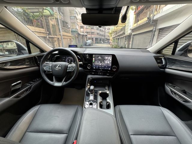 ★年底車2025年式NX350h+升級導航/環景影像，認證車原鈑件，LV2.盲點.雙電動椅.LED.無線CARPLAY★  第5張相片