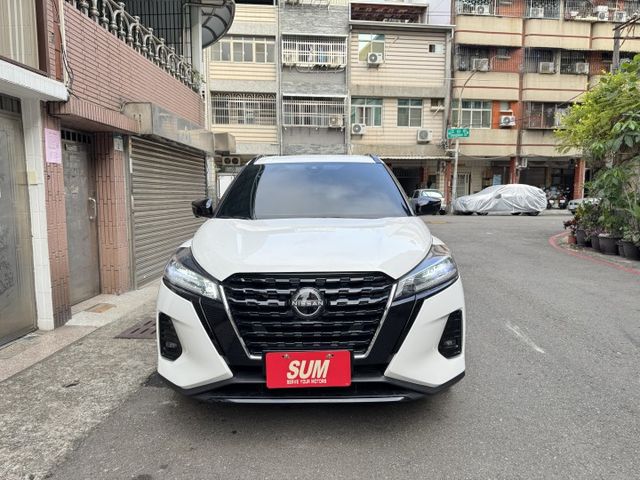 ★全台限量500台樂咖特仕版~僅跑1萬類新車，黑化套件/天使照地燈/JBL音響，認證車原鈑件，環景影像.ACC.盲點★  第8張相片