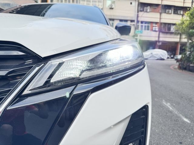 ★全台限量500台樂咖特仕版~僅跑1萬類新車，黑化套件/天使照地燈/JBL音響，認證車原鈑件，環景影像.ACC.盲點★  第9張相片