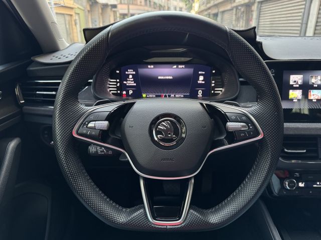 ★小改款1.5渦輪豪華菁英版+升級駕駛樂趣套件/6年延長保固~便宜新車40萬，認證車原鈑件，LV2.電尾門.多光束頭燈★  第11張相片