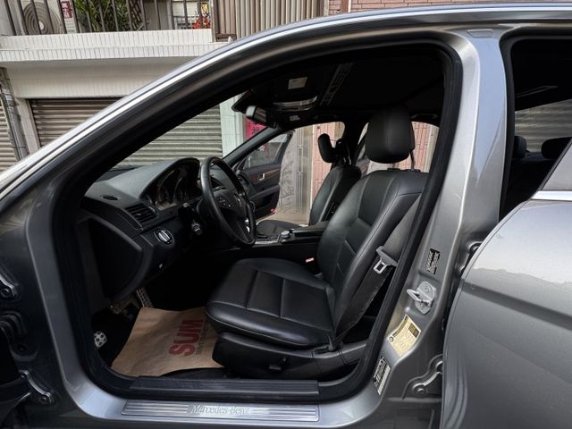 ★大特價里程跑少~認證車原鈑件，內裝超級漂亮，定速.雙電動椅.恆溫.後座出風口，可全額貸款★  第3張相片