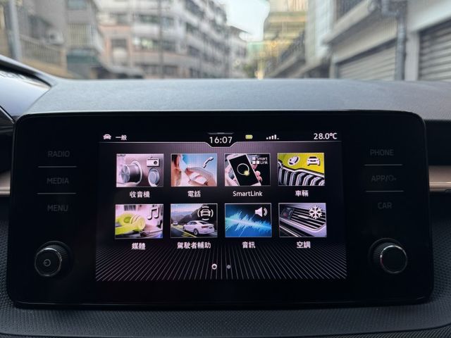 ★1.5豪華菁英版~四缸引擎安靜不抖動，IKEY.盲點.LV2.CARPLAY.LED頭燈.主動轉向頭燈，認證車原鈑件★  第11張相片