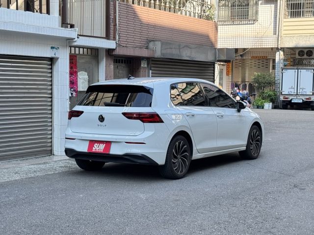 ★1.5渦輪僅跑2萬多超級美車~認證車原鈑件，IKEY.LV2.盲點.換檔撥片.CARPLAY.LED頭燈，可全額貸★  第2張相片