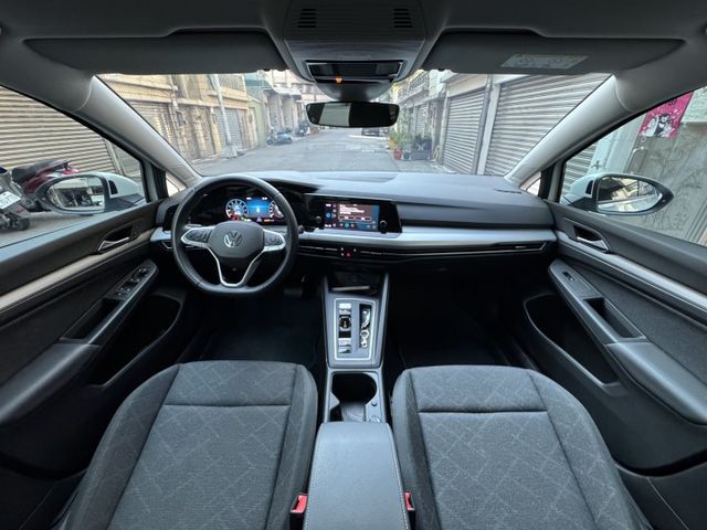 ★1.5渦輪僅跑2萬多超級美車~認證車原鈑件，IKEY.LV2.盲點.換檔撥片.CARPLAY.LED頭燈，可全額貸★  第7張相片