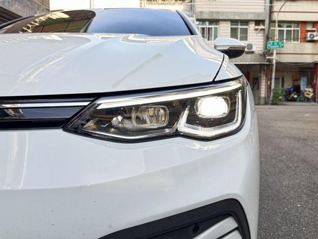 ★1.5渦輪僅跑2萬多超級美車~認證車原鈑件，IKEY.LV2.盲點.換檔撥片.CARPLAY.LED頭燈，可全額貸★  第18張相片