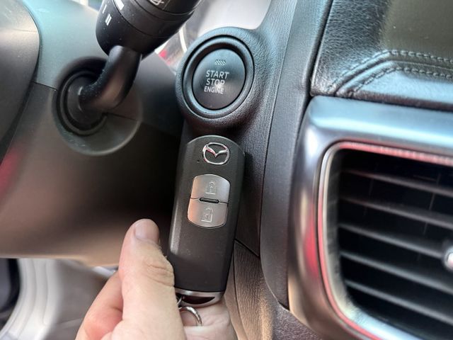 ★僅跑9萬多超級美車~認證車原鈑件，IKEY.定速.電動椅.盲點.LED頭燈.倒車顯影.防滑系統，日本原裝進口，可全貸★  第14張相片