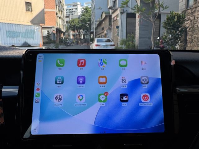 ★大改款日本原裝進口~僅跑7萬+升級精裝影音，認證車原鈑件，IKEY.LV2.LED頭燈.CARPLAY，可全額貸★  第12張相片