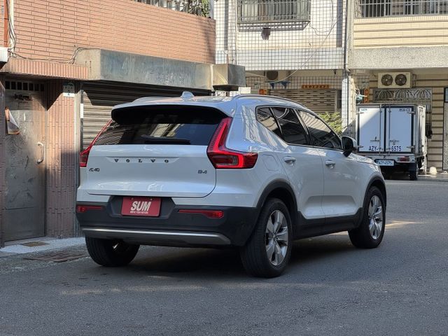 ★挑戰全台最優惠~內行人B4M四缸引擎有力好開+升級P.P套件~雙電動椅.環景.電尾門.全景天窗.盲點.LV2，原鈑件★  第2張相片