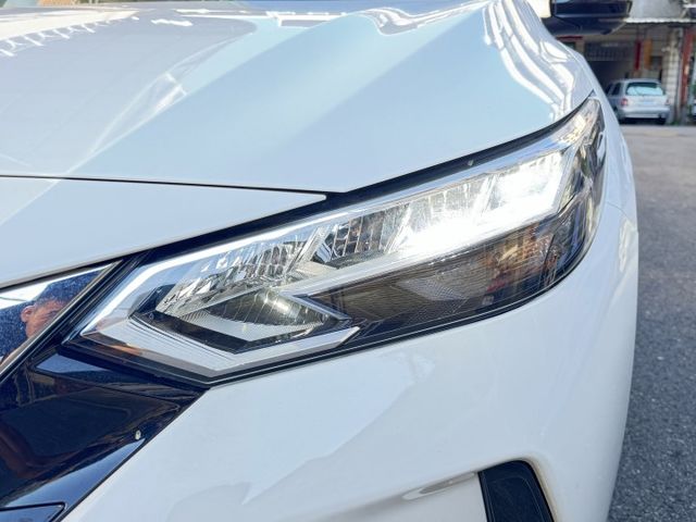 ★稀有選配雙車色/雙色內裝~認證車原鈑件，原廠保養紀錄，IKEY.環景.ACC.盲點.LED.CARPLAY，原廠保固★  第19張相片