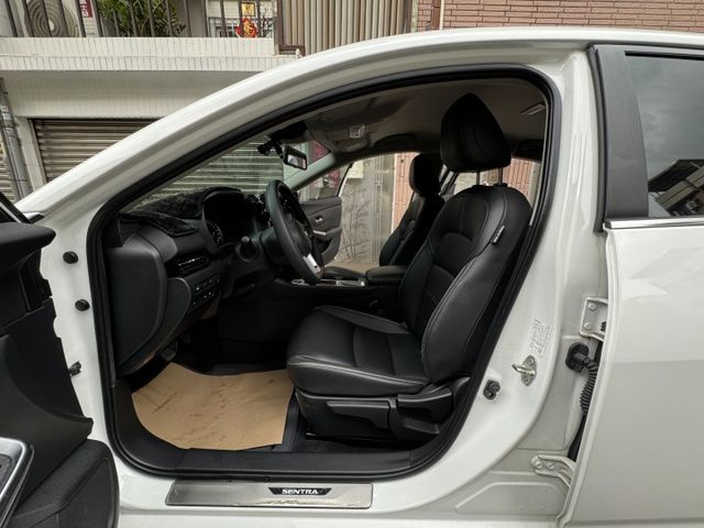 ★僅跑4萬超級美車~認證車原鈑件，IKEY.ACC.環景.車道偏移.CARPLAY.盲點.電子後視鏡.HUD.LED★  第3張相片