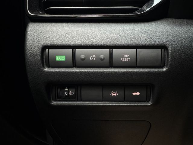 ★僅跑4萬超級美車~認證車原鈑件，IKEY.ACC.環景.車道偏移.CARPLAY.盲點.電子後視鏡.HUD.LED★  第14張相片