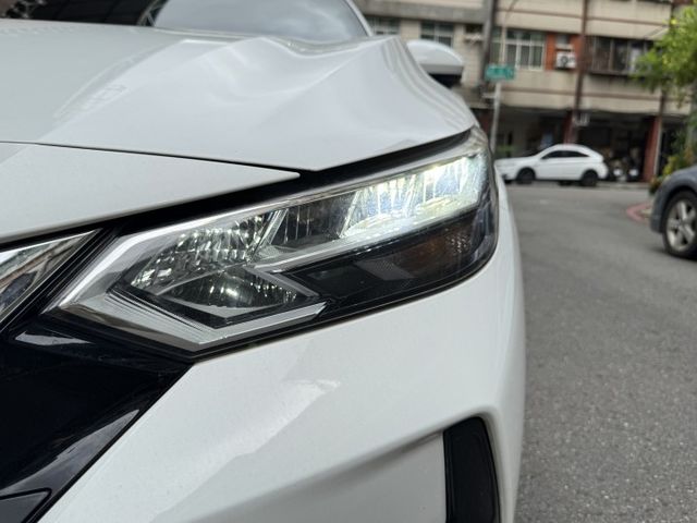 ★僅跑4萬超級美車~認證車原鈑件，IKEY.ACC.環景.車道偏移.CARPLAY.盲點.電子後視鏡.HUD.LED★  第20張相片