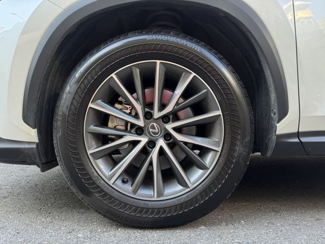 ★高規豪華版+升級精裝特仕~僅跑1萬媲美新車，全車原漆原鈑件，環景.電子後視.電尾門.盲點.LV2.雙電動椅，原廠紀錄★  第20張相片