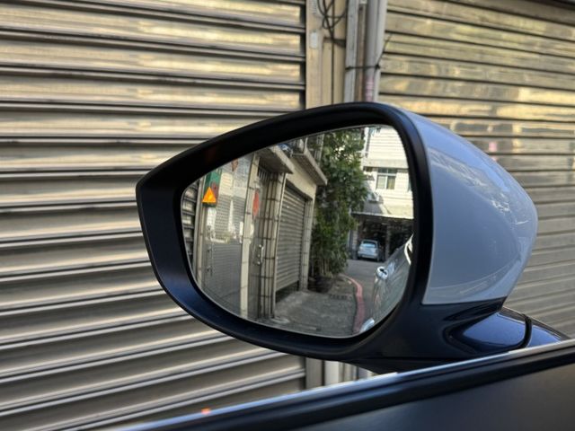 ★稀有BOSE旗艦版~認證車原鈑件，升級紅色跑車內裝，環景.記憶電動椅.HUD.LV2.盲點.LED.電尾門，原鈑件★  第19張相片